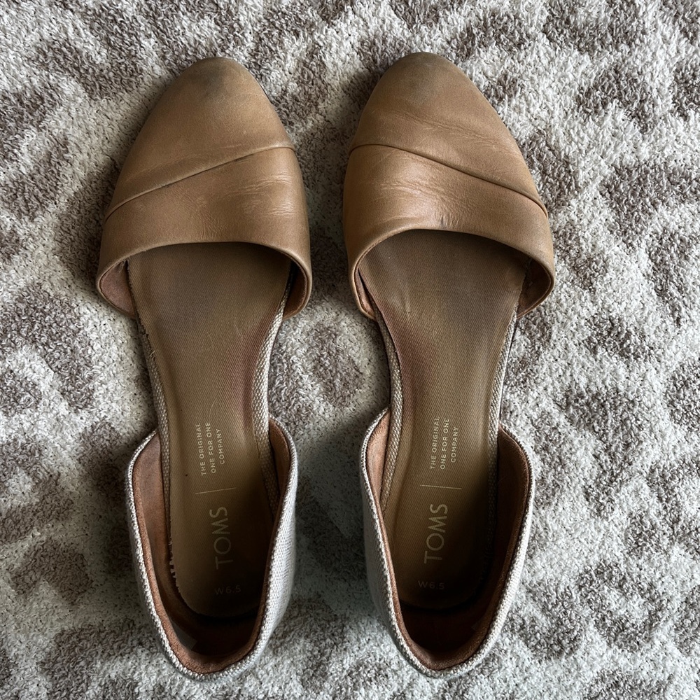 TOMS Women's Tan Flats